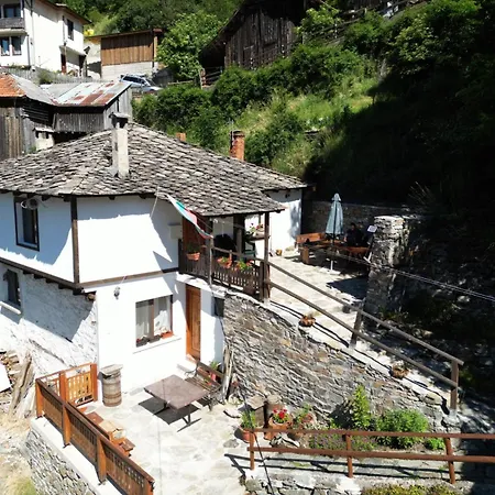 Holiday home майоровата къща *